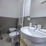 220b - Casa Giulia, 3 Da Letto, 10 Minuti Dal Mare A Piedi Lägenhet *